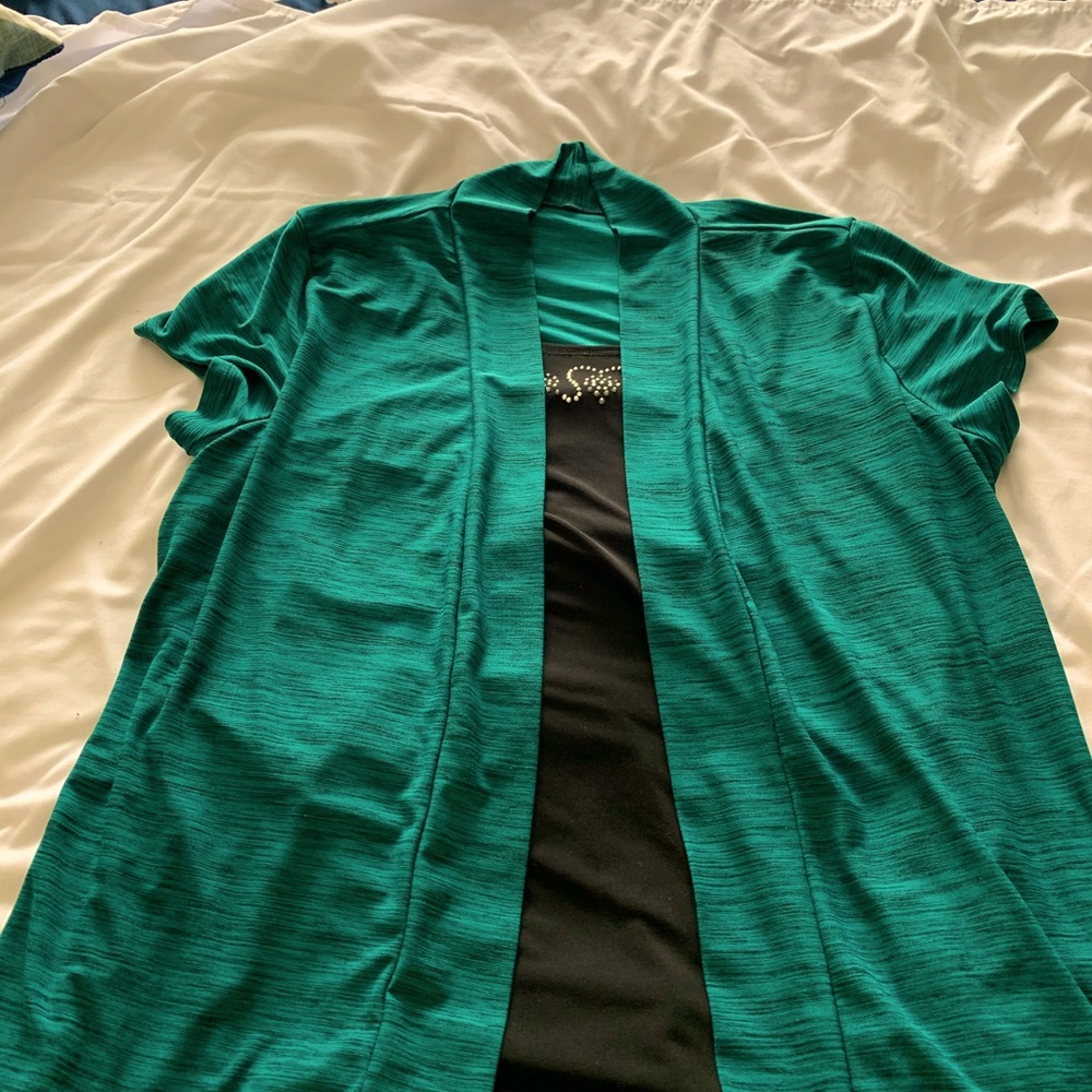 Green flowing shirt with build in black tank top